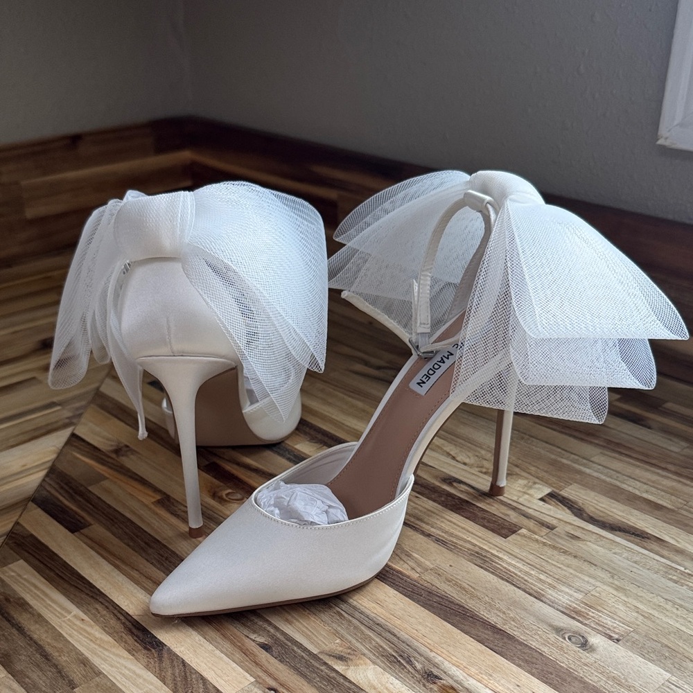 Steve Madden Ivory Heels with Tulle Bow